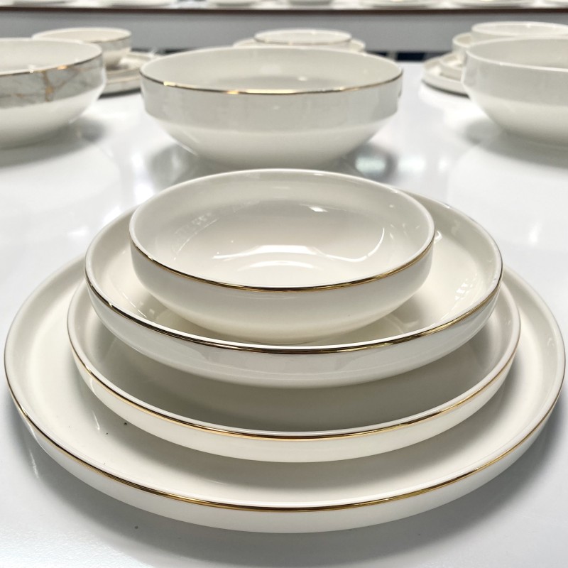 Assiette en porcelaine avec liseré doré (lot de 6) assiettes