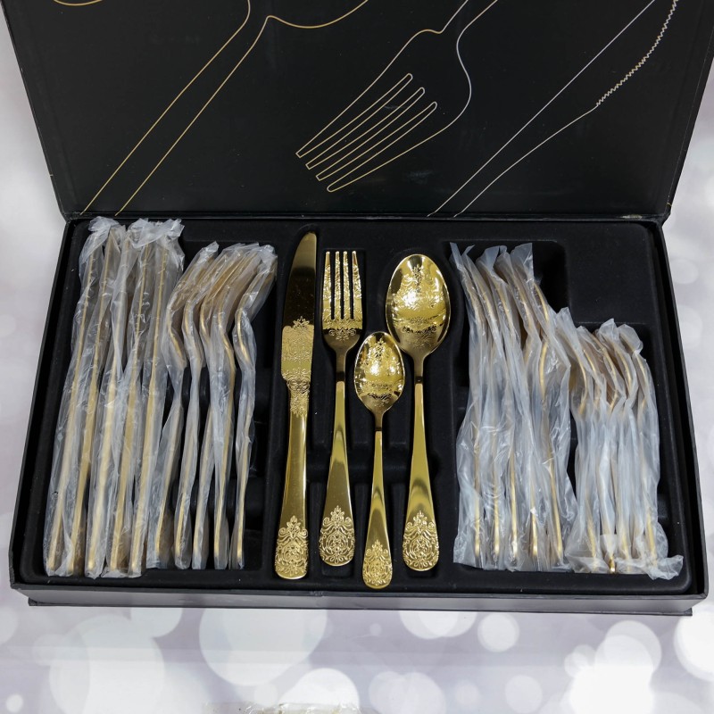 Ménagère coffret de 24 couverts dorés pour 6 personnes, gravures arabesques