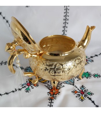 Théière artisanale dorée pour service thé marocain