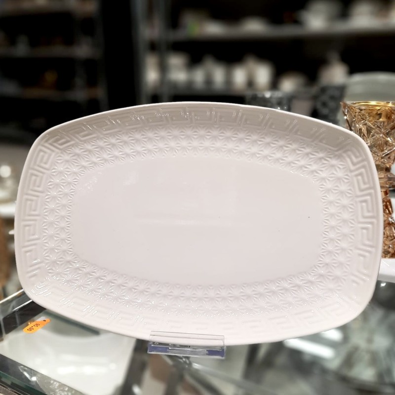 Plat ovale en porcelaine