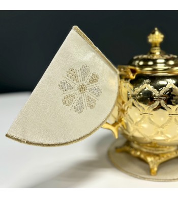 Accessoire pour théière orientale brodé doré
