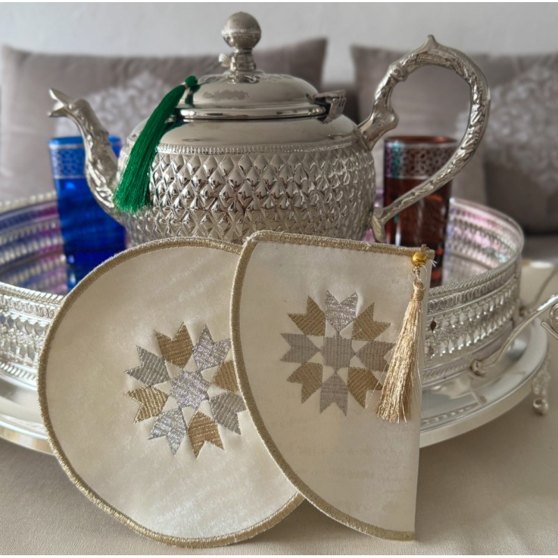 Accessoire pour théière orientale brodé doré Warda Accessoire pour théière orientale brodé doré Warda
