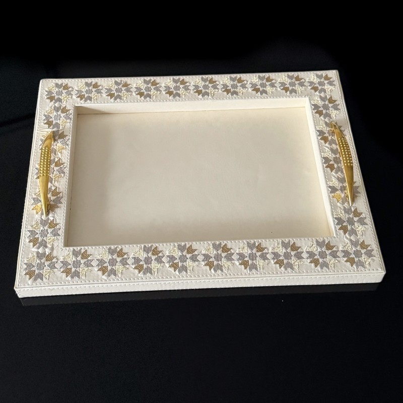 Plateau marocain artisanal brodé Warda Plateau marocain artisanal brodé Warda