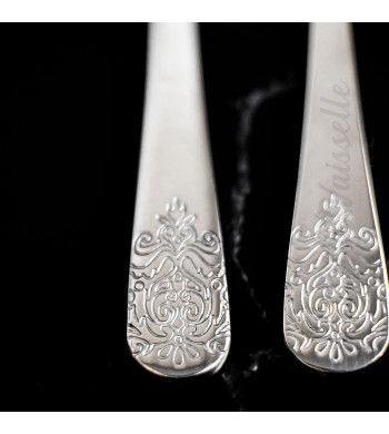 Ménagère coffret de 24 couverts acier inoxydable gravures arabesques