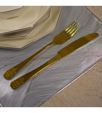 Ménagère coffret de 24 couverts dorés pour 6 personnes, gravures arabesques